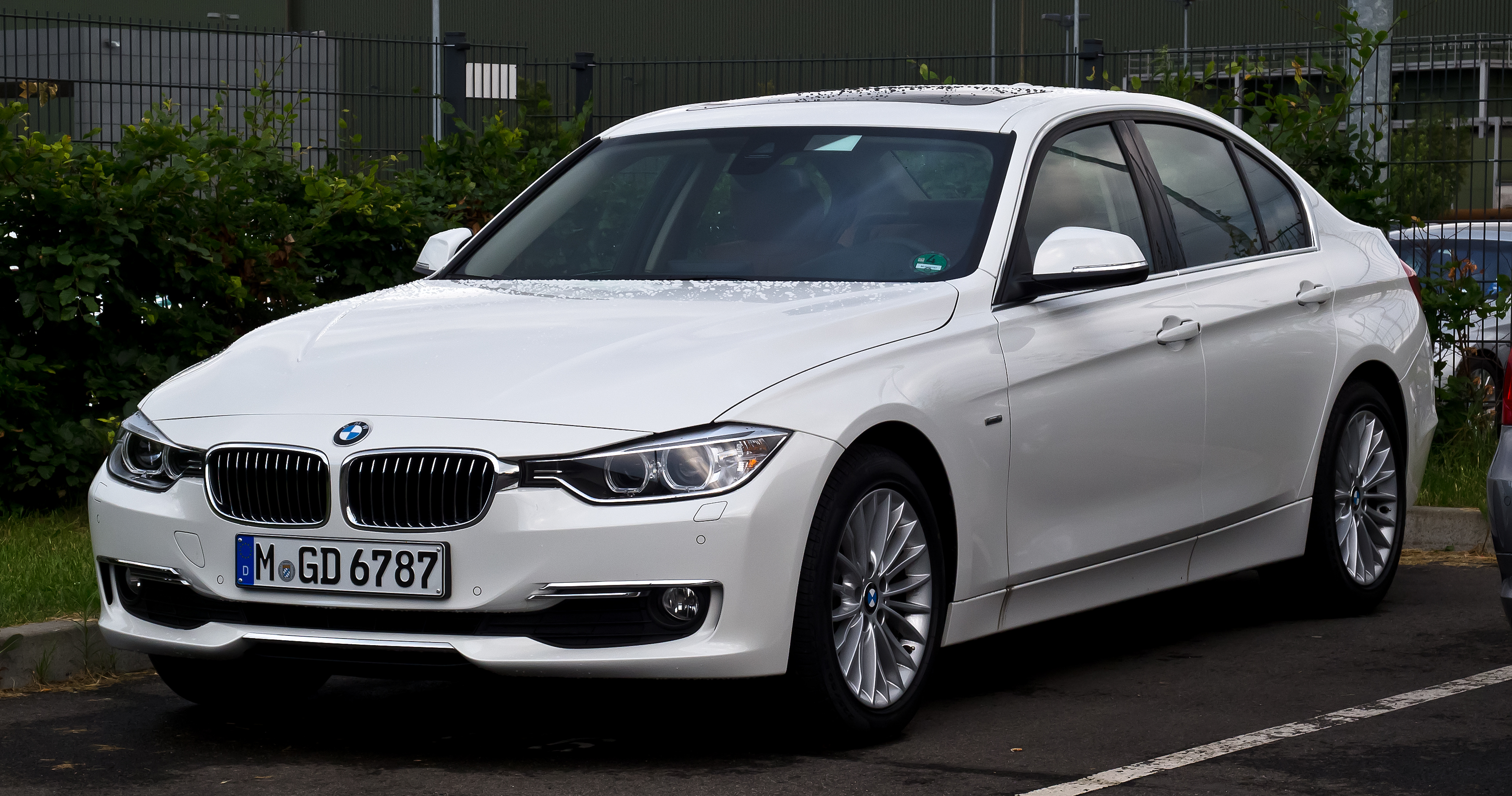 BMW F30 320d Luxury Line sedan